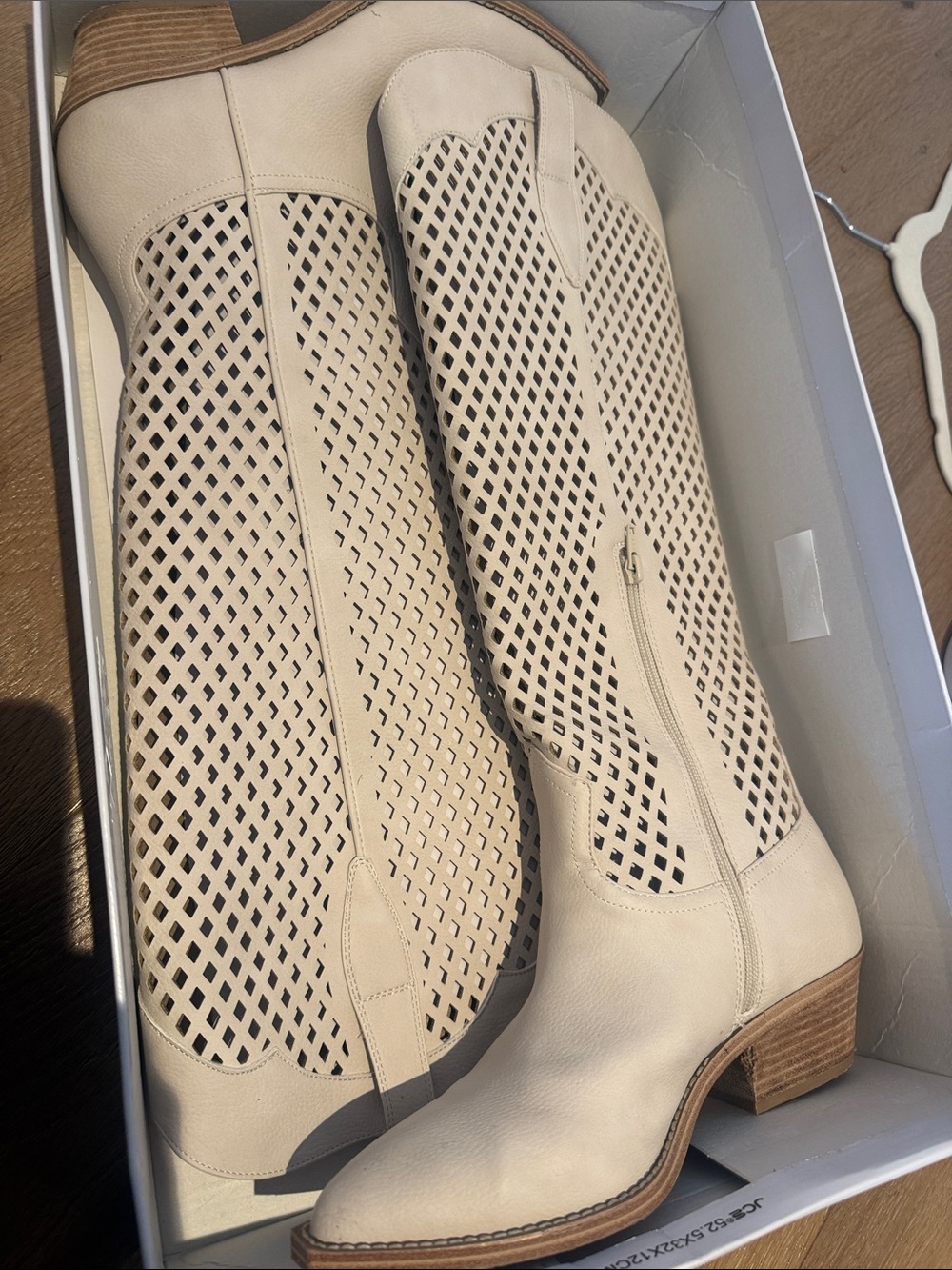 Dolce Vita Women’s Cream Perforated Knee-High Boot cowboy size 8.5